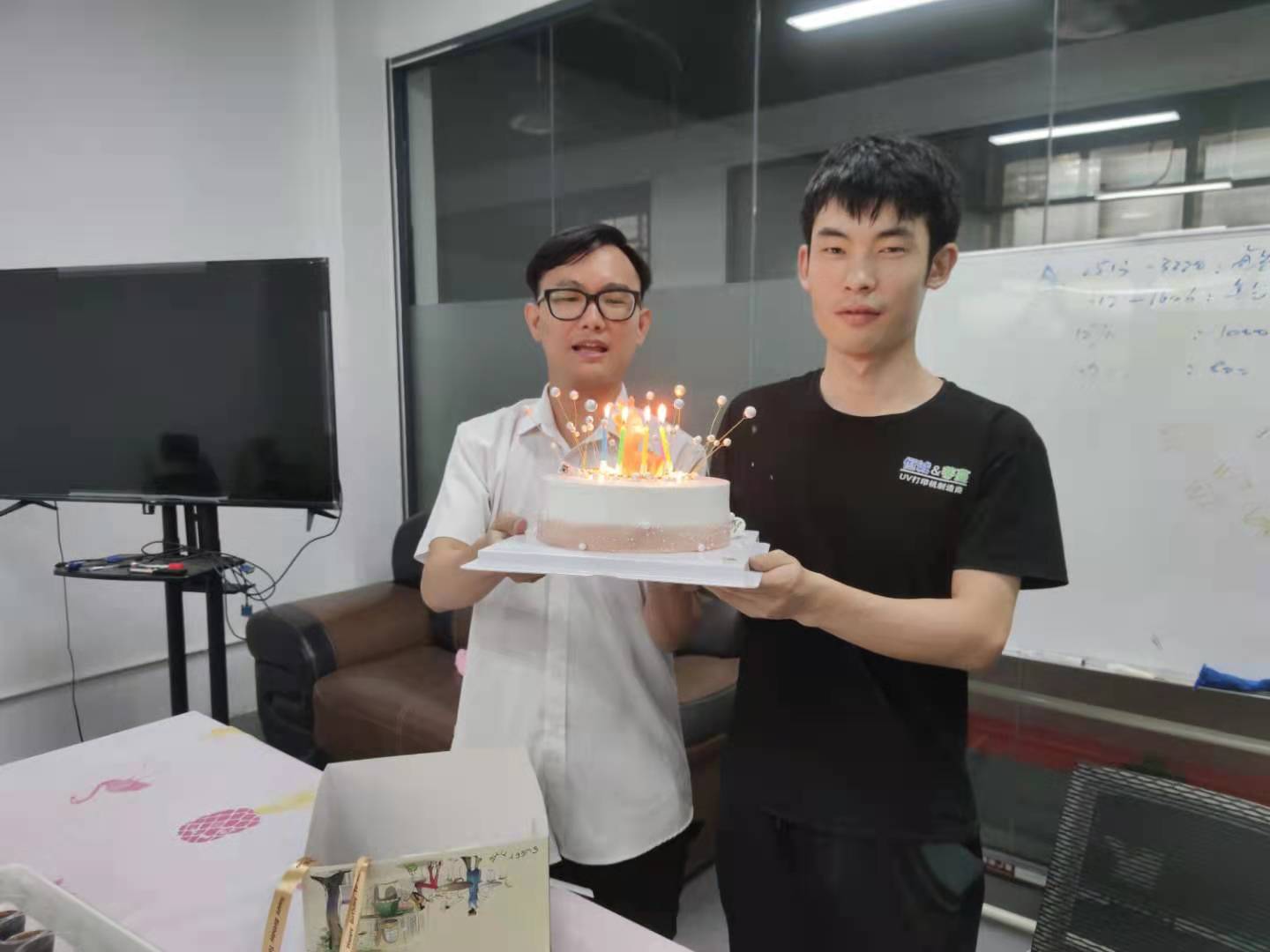 恒誠偉業uv平板打印機廠家六月生日會