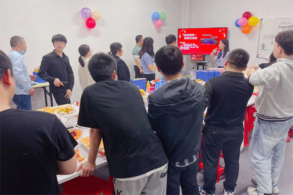 恒誠偉業uv打印機廠家三月生日會