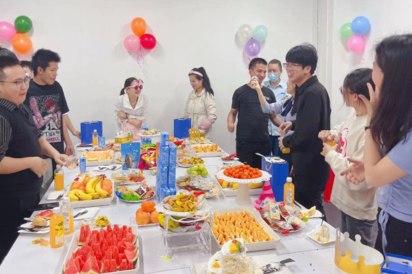 恒誠偉業uv打印機廠家三月生日會